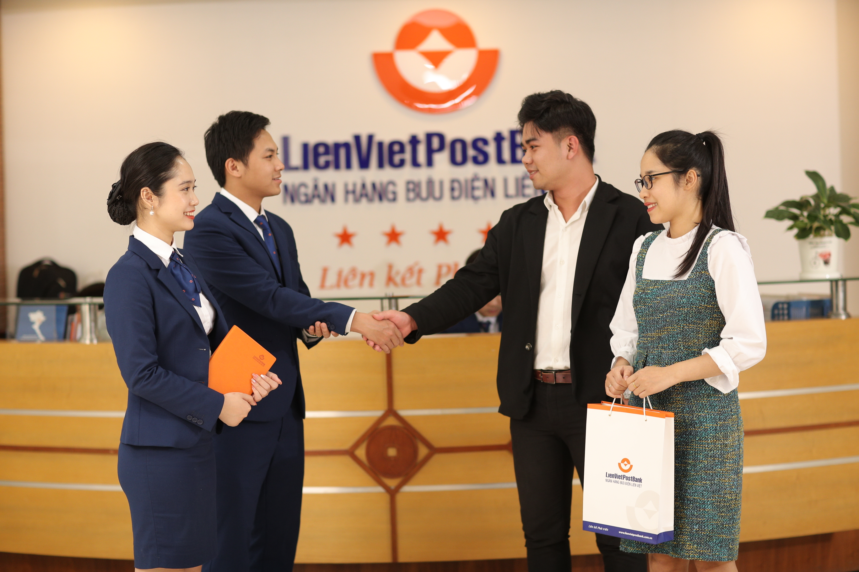 Ngày 22/7/2021 LienVietPostBank chốt danh sách trả cổ tức bằng cổ phiếu với tỷ lệ 12%